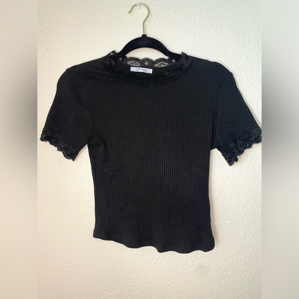 Zara knit top with lace detail around neck and sleeves - sz M